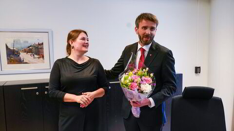 Næringsdepartementet under Jan Christian Vestre (Ap) mente at Argentums investeringsordning skulle omtales som godtgjørelse og legges under statens retningslinjer for lederlønn. Næringsdepartementet under Vestres arvtager, Cecilie Myrseth (Ap), har innført en investeringsordning som ikke blir sett på som godtgjørelse og ikke er underlagt statens retningslinjer for lederlønn.