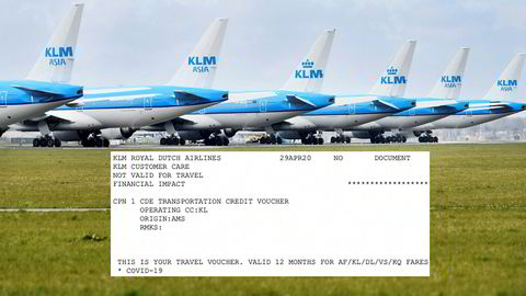 KLM-fly står på bakken ved Schiphol utenfor Amsterdam. Passasjerene får en tilgodelapp i stedet for pengene tilbake.