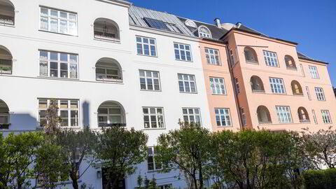 En av leilighetene i Fritzners gate 20 (hvitt) og en av leilighetene i Fritzners gate 22 (sandfarget) ligger begge ute i markedet med visning på samme dag neste uke.