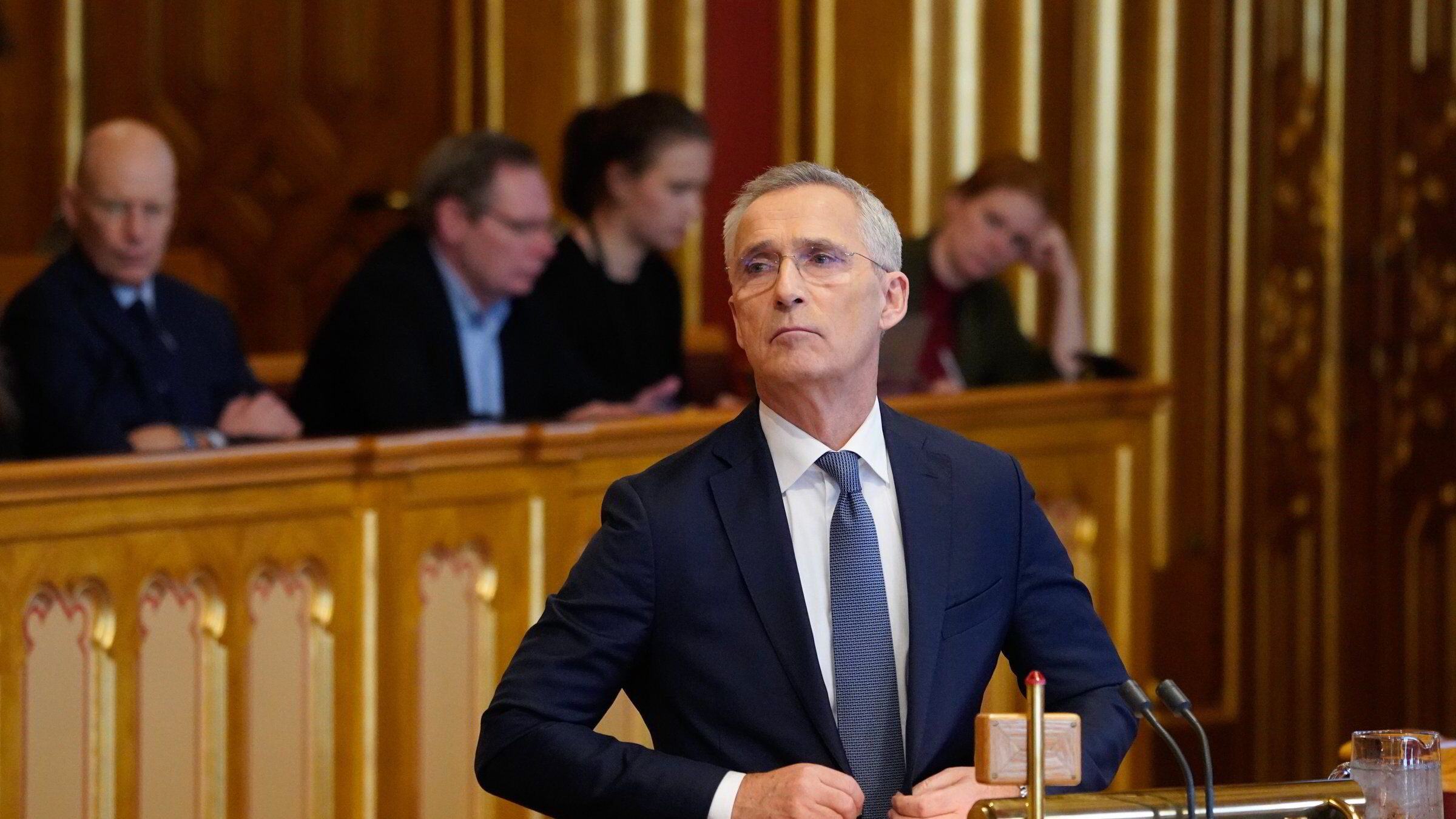 En bulldoser og et krigsskip gjorde at alarmen gikk hos Stoltenberg