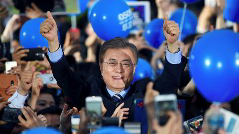Den liberale kandidaten Moon Jae-in ligger best an til å vinne presidentvalget i Sør-Korea tirsdag.