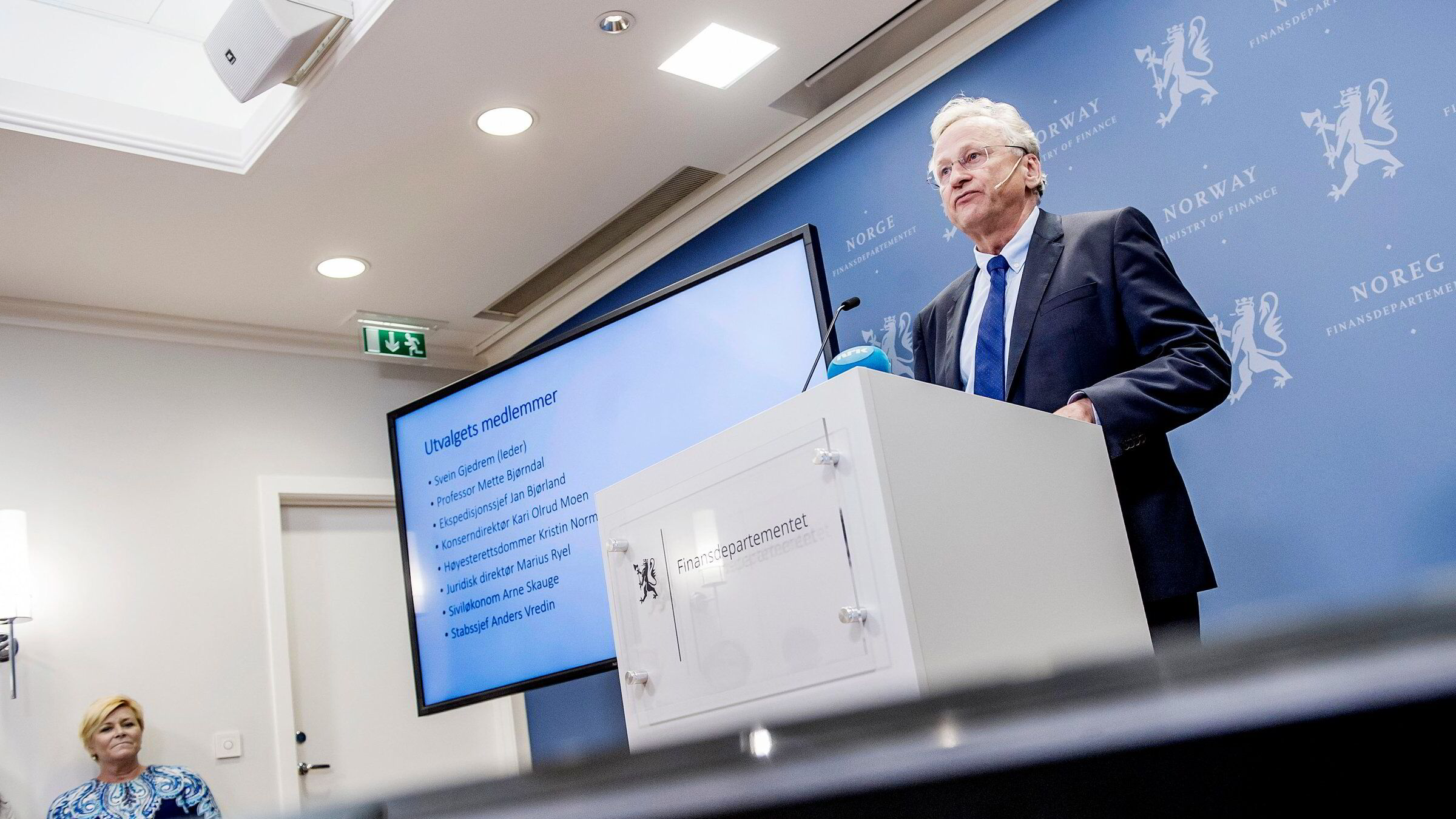 Politisk press svekket Norges Banks mandat