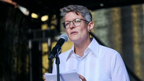 Når Freia dropper regnebue-Nonstop, forsvinner også pengestøtten til et tilbud for ensomme skeive. Styreleder Marianne Gulli i Foreningen Fri, som står bak prosjektet, mener at et ur i regnbuens farger er en fattig trøst fra Freia.