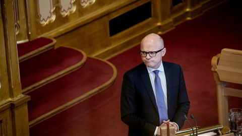 Det ble ulv igjen for klima- og miljøminister Vidar Helgesen da han stilte i Stortingets spontanspørretime onsdag.