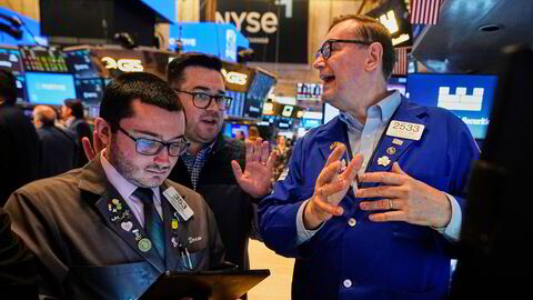 Traderne Drew Cohen, Joseph Lawler og Patrick King på gulvet på New York-børsen forrige uke.