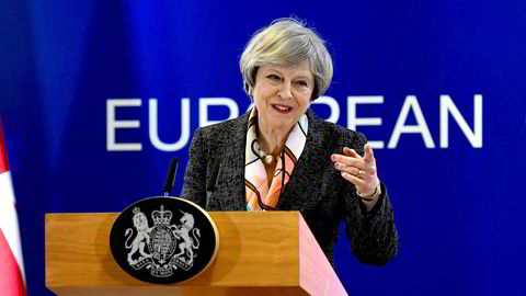 Britenes statsminister Theresa May får en tøff jobb med å sørge for at Storbritannia går ut av Den europeiske unionen og samtidig holde den britiske unionen samlet. Her fra en pressekonferanse i Brussel sist måned.