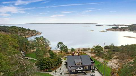 Tore Tidemandsens landsted med utsikt mot Hvaler, Vestfold og Strømtangen fyr, ble solgt tidligere i mai. Nå er det klart hvem kjøperen er.