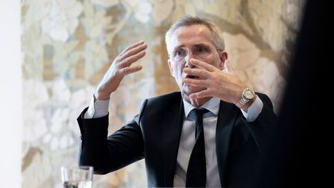Finansminister Jens Stoltenberg på sitt kontor i Finansdepartementet.