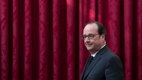 Frankrikes president François Hollande ber velgerne stemme på Emmanuel Macron den 7. mai, ikke Marine Le Pen.
