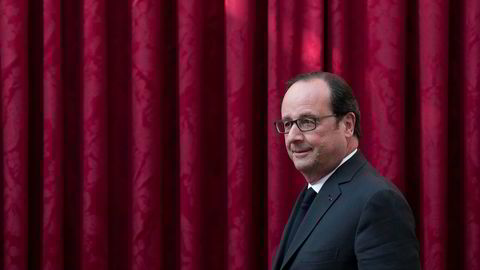 Frankrikes president François Hollande ber velgerne stemme på Emmanuel Macron den 7. mai, ikke Marine Le Pen.