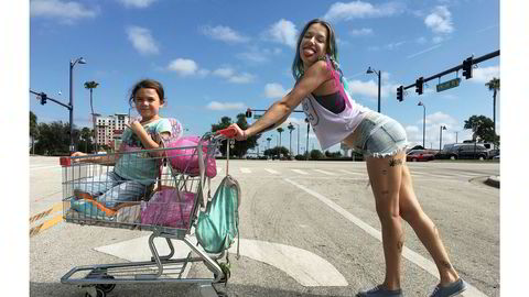 Siste stasjon. Bria Vinaite (til høyre) og Brooklynn Prince spiller mor og datter i Sean Bakers «The Florida Project».