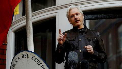 WikiLeaks grunnlegger Julian Assange møtte pressen fra balkongen i Ecuadors ambassade i London 19. mai ifjor.