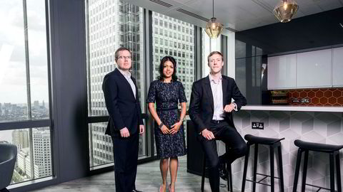 Amrita Sen og Fredrik Fosse (til venstre) driver analyseselskapet Energy Aspects i London sammen med Richard Mallinson og omsatte for nærmere 100 millioner kroner i fjor. Resultatet før skatt ble 30 millioner kroner.