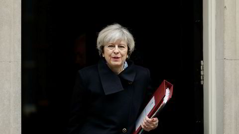 Statsminister Theresa May håper å kunne starte forhandlingene med EU innen slutten av mars.