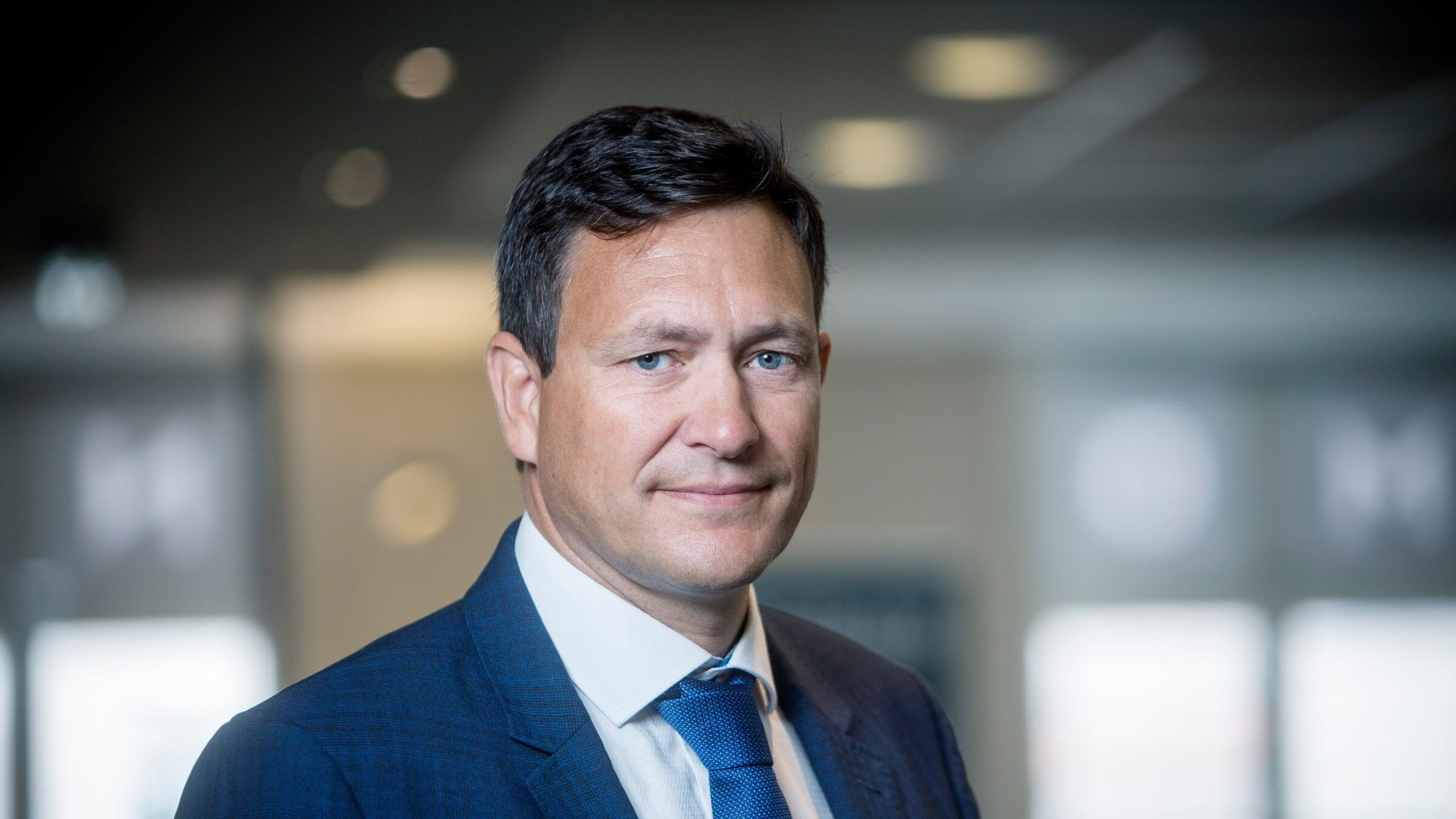 Sjefen i Heder Bank går på dagen etter uenigheter med styret