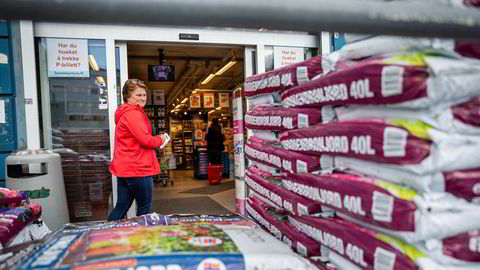 Europris er ikke favoritten til Cathrine Nielsen, men hun stikker innom butikken på Bryn når det er spesielle kampanjer. Generelt tror hun billigbutikkene lider under at folk nå vil ha mer kvalitet.