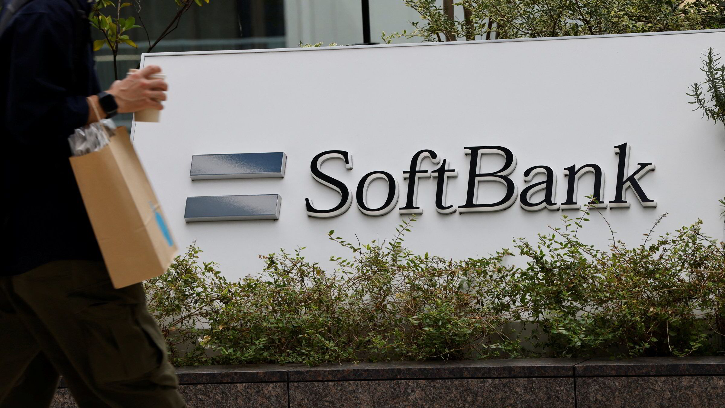 Softbank stiger på gigantisk KI-lån