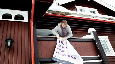 Eiendomsmegler Petter Birkrem opplever god etterspørsel fra fjellglade helgeturister. I fjor solgte han 123 hytter.