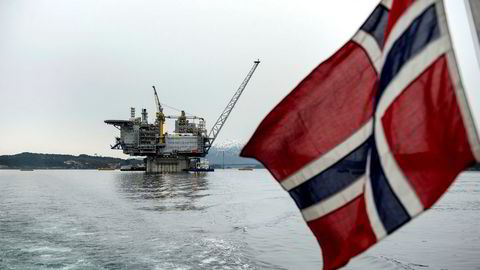 Her ses gassplattformen Aasta Hansteen da den sto nær Stord.