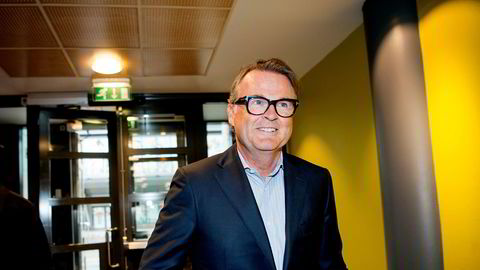 Investor Riulf Rustad kan tjene godt på aksjene i oljeselskapet Noreco, som får milliarderstatning.