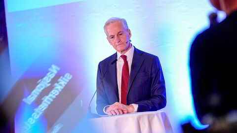 Regjeringens nasjonale sikkerhetsstrategi som ble presentert av Jonas Gahr Støre, understreker betydningen av frie medier og kildekritiske innbyggere.