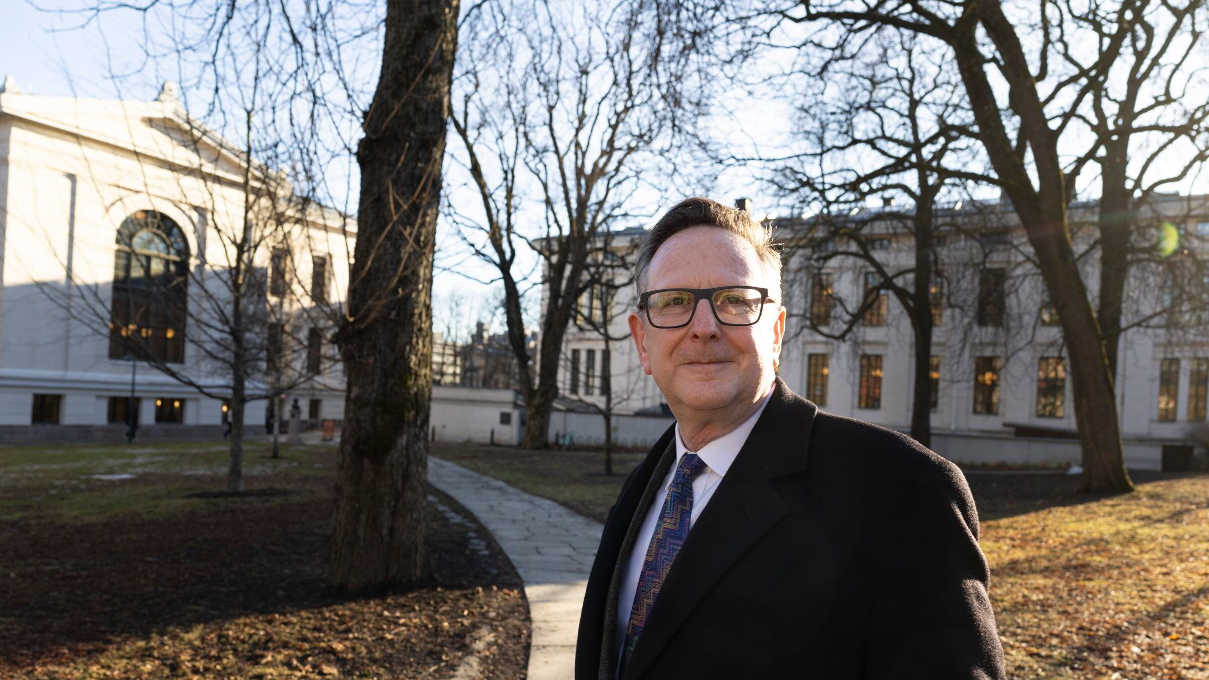 Folkerettsekspert om Iran-krigen: – Selv om du mener det er «woke», er det likevel en krigsforbrytelse