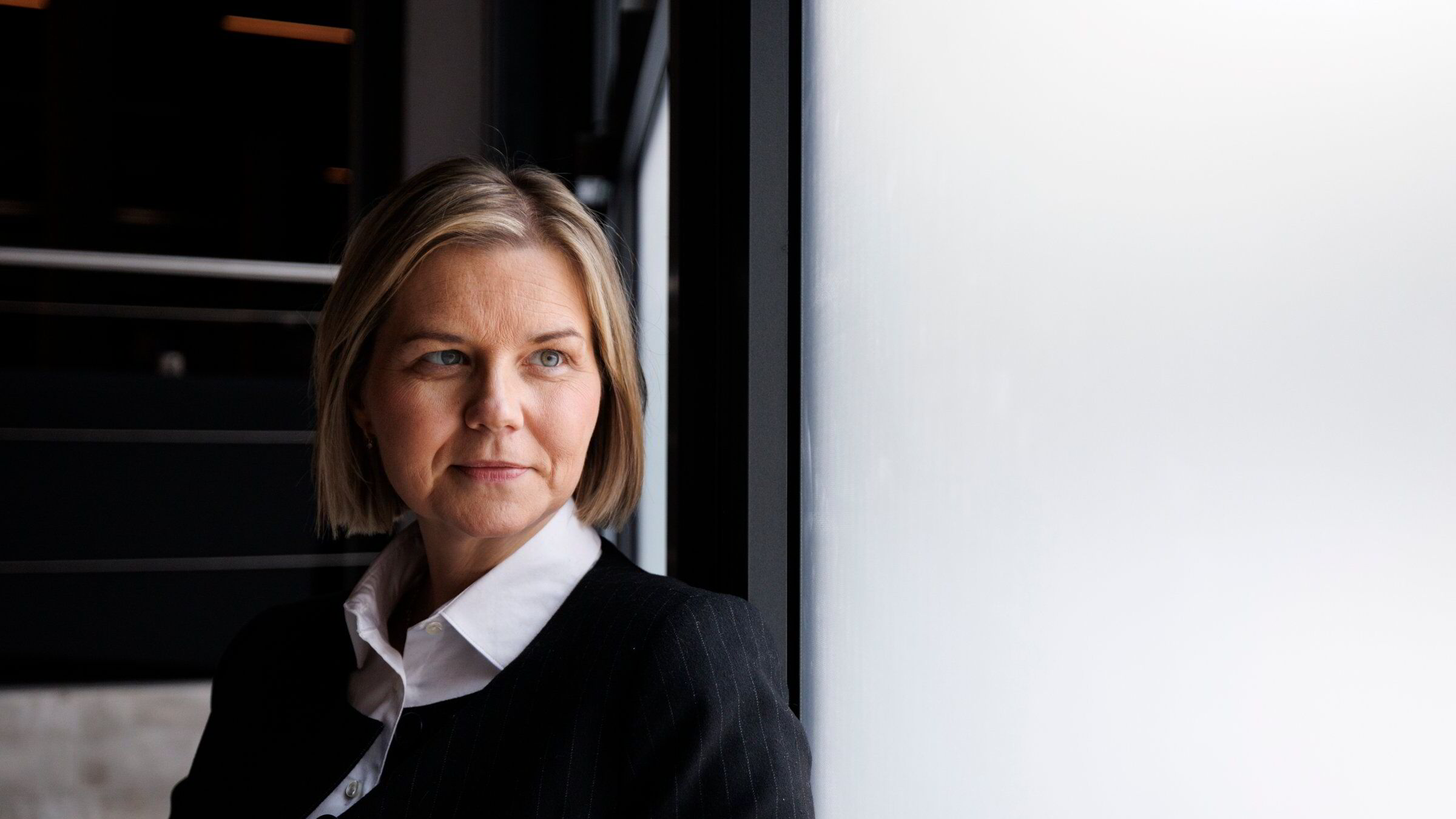 Guri Melby ber toppdiplomat Mona Juul trekke seg