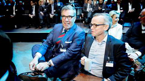 Hagen-familien eier cirka 24 prosent av aksjene i Orkla. Her er Stein Erik Hagen (til venstre) under NHOs årskonferanse tidligere i år sammen med Atle Vidar Nagel-Johansen i Orkla Foods Norge.