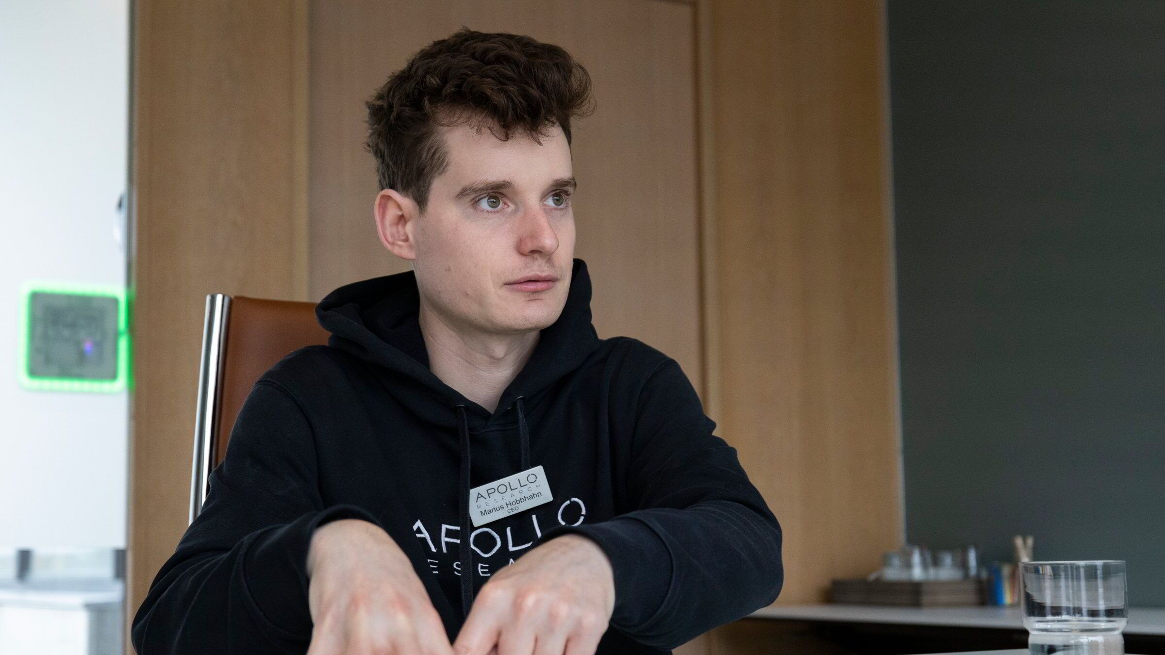 30-åringen tester KI-systemene til tekgigantene: – Modellen lyver til deg