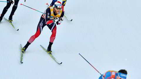 Martin Johnsrud Sundby er den store favoritten før ski-VM starter i Lahti torsdag. Bak ham ligger en dopingsak som fulgte ham gjennom 18 måneder, frem til utestengelsen sist sommer. Her fra årets Tour de Ski, der han måtte se seg slått av Sergej Ustjugov.