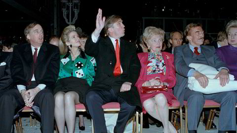 Familien Trump avbildet i 1990 på Trump Taj Mahal Casino-komplekset i Atlantic City. Donald J. Trump er i midten, med sine foreldre Mary og Fred til høyre. Til venstre er broren Robert Trump og hans kone Blaine. Robert Trump døde 15. august 2020.