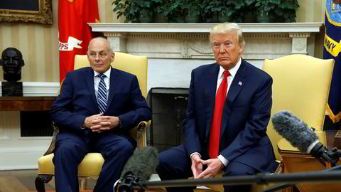 USAs president Donald Trump og hans nye stabssjef John Kelly i Det hvite hus mandag.