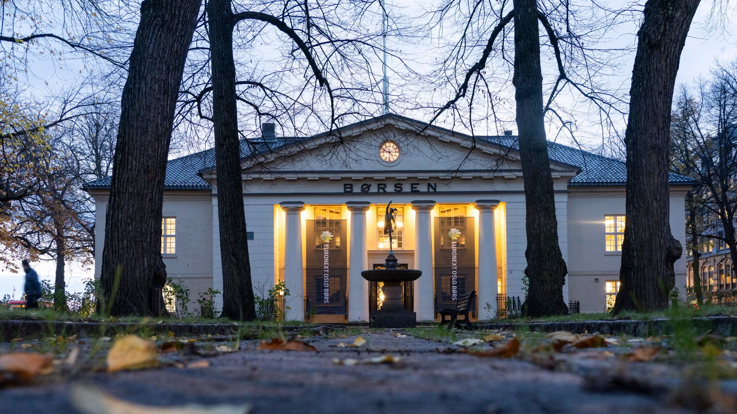 Børsen faller med oljeprisen – resultatslipp gir reaksjoner