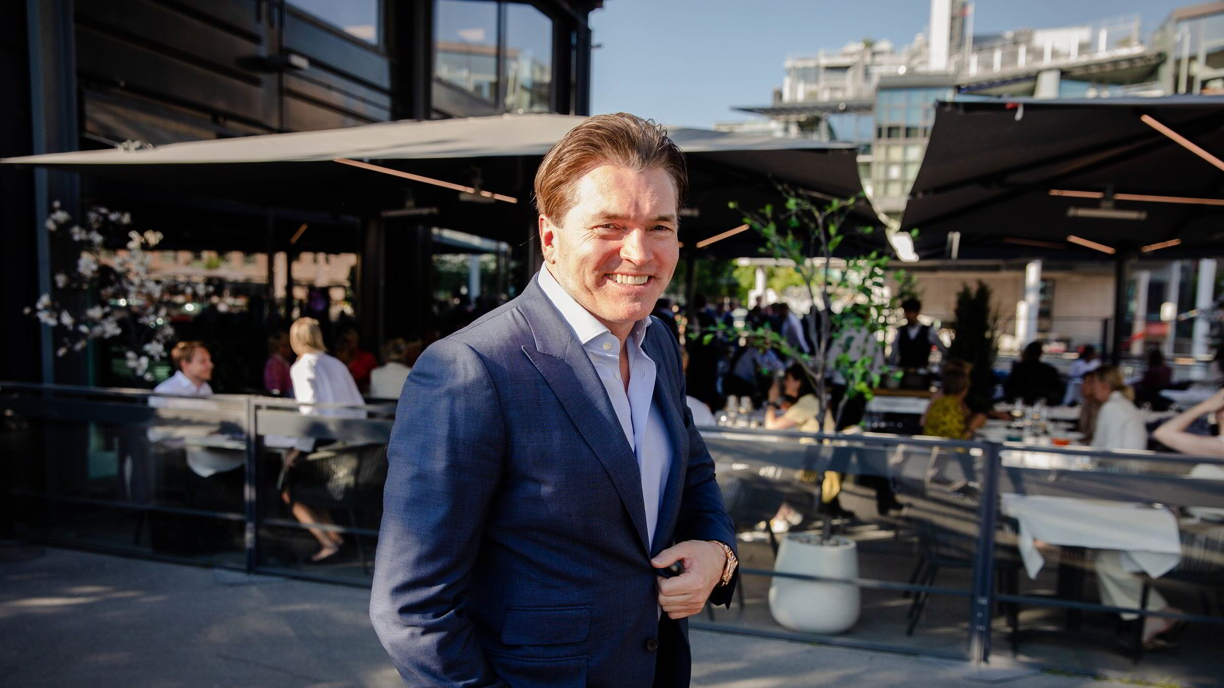 Arne Fredly henter to analytikere