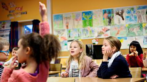 Lærere er negative til at barn i småskolen vurderer egen trivsel med smile- og surefjes.
