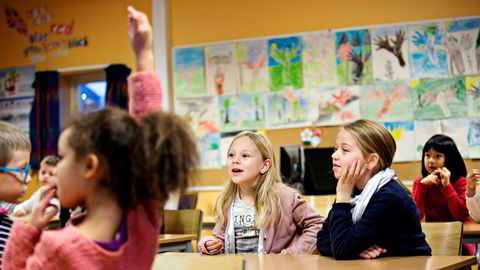 Lærere er negative til at barn i småskolen vurderer egen trivsel med smile- og surefjes.
