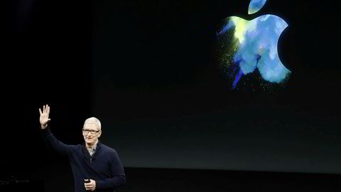 Apples administrerende direktør Tim Cook, her under en presentasjon i Cupertino, California i oktober 2016.