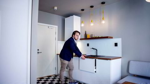 Eiendomsmegler Haakon Telle Bøe skal selge en leilighet på 21 kvadratmeter i Helgesens gate på Grünerløkka. Om den blir solgt for prisantydning, har prisen vokst over 26 prosent på under to år.
