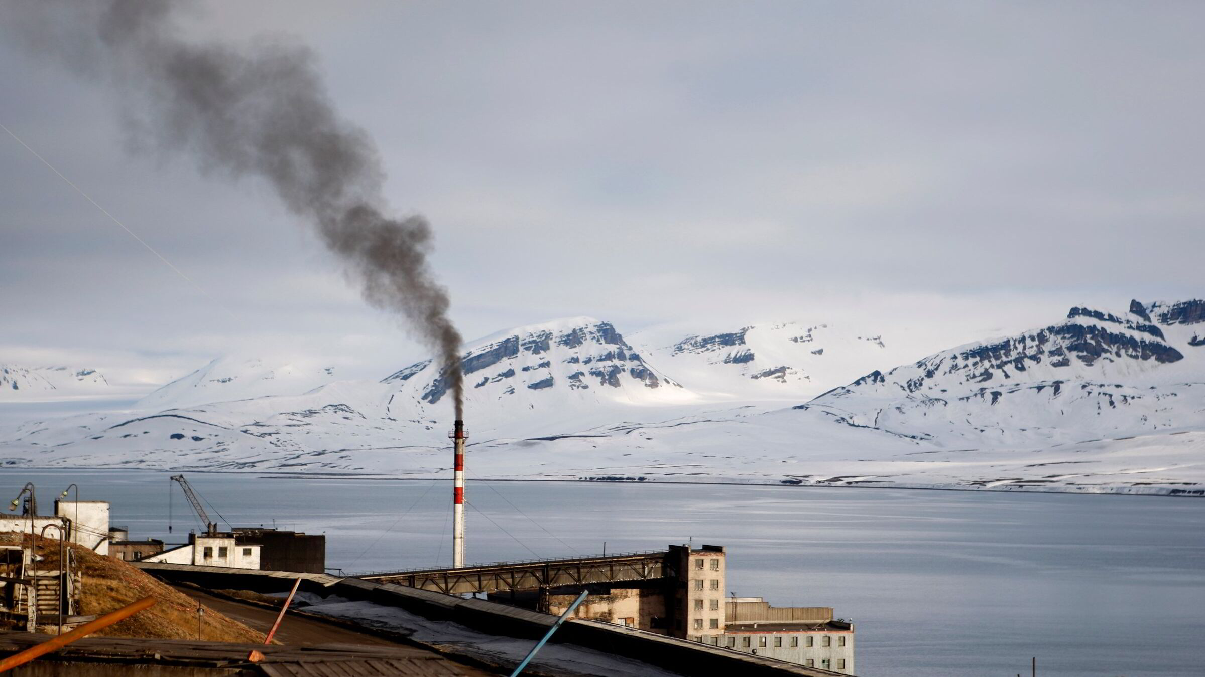 Russland slår tilbake mot Yukos-aksjonærer i milliardstrid om Svalbard-eiendommer