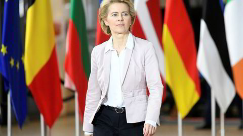 Europakommisjonens nye president Ursula von der Leyen må sørge for å skape politikk og globale løsninger, ikke ende i en skvis mellom de to store, Kina og USA, mener artikkelforfatteren.