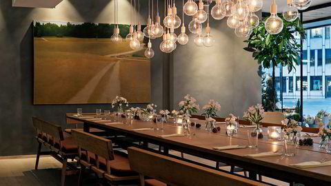 Elsk din neste. Ett Bord er Norges første rendyrkede social dining-restaurant, der alle gjestene blir plassert ved samme bord.