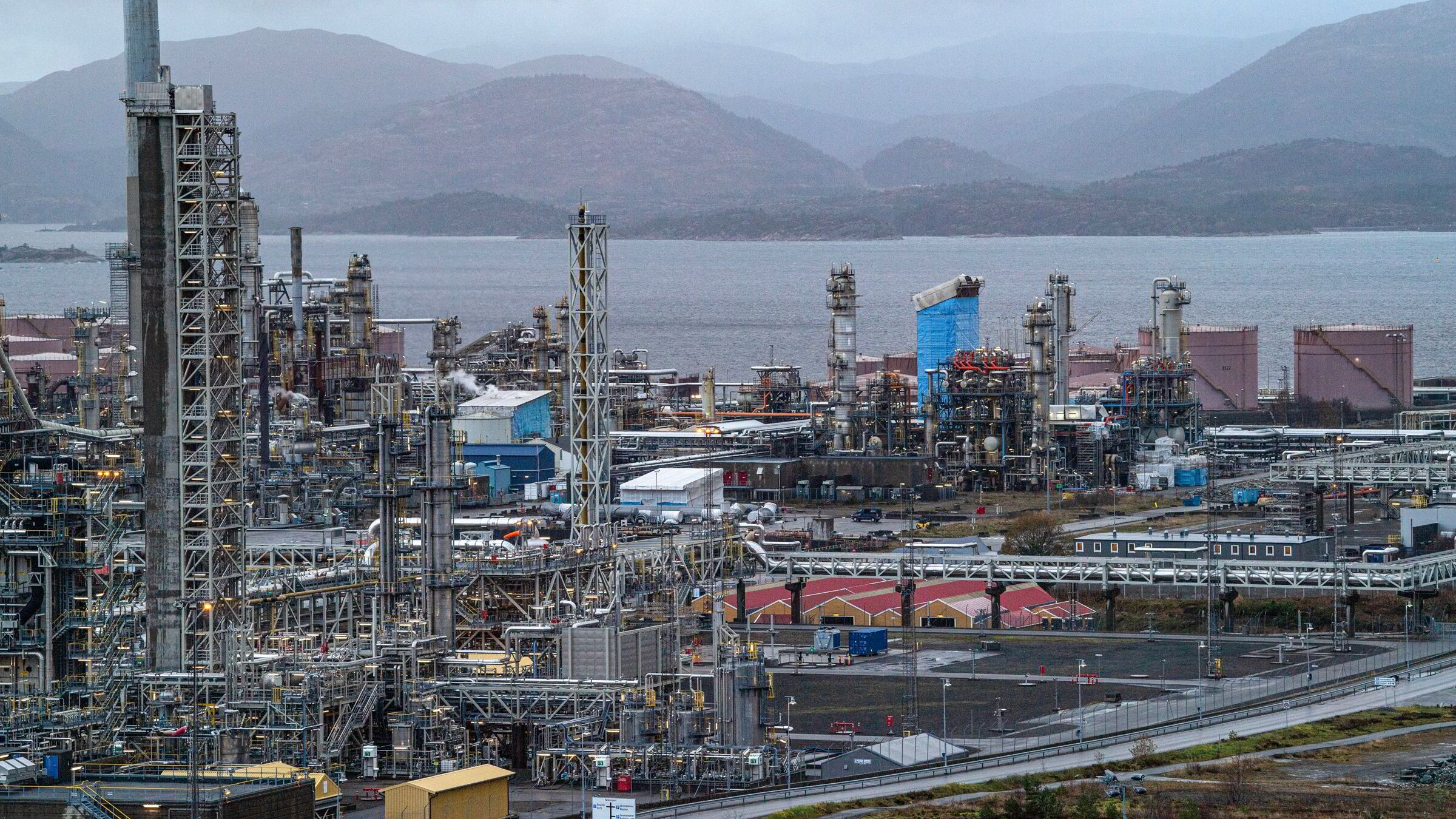 Derfor risikerer oljelandet å gå tom for diesel og flydrivstoff