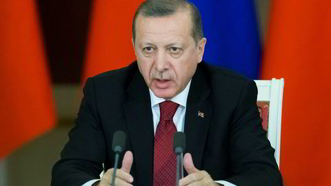 Det har blåst opp til storm i forholdet mellom Nederland og Tyrkia etter at sistnevnte har ønsket å arrangere valgmøter i Nederland i forbindelse med nye fullmakter til president Erdogan.  (AP Photo/Alexander Zemlianichenko, pool)