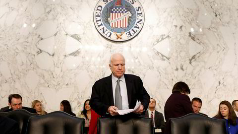 Sentaor John McCain ber presidenten bevise påstander om avlytting.
