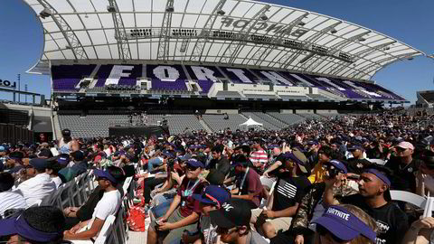 Spillentusiaster på  Epic Games Fortnite E3 -turneringen i Banc of California Stadium i Los Angeles 12. juni i år.