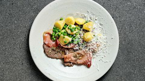 Enkelt, raskt og italiensk. Björn Svenssons vri på saltimbocca med kalvekjøtt, skinke, potet, grønne erter og revet parmesan.