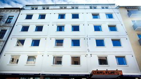 Eiendomsmilliardæren Ivar Tollefsen har kjøpt Carlton Hotel Guldsmeden i Parkveien i Oslo. Trolig er planen å konvertere eiendommen til leiligheter når leiekontrakten med den danske Guldsmeden-kjeden går ut i 2022.