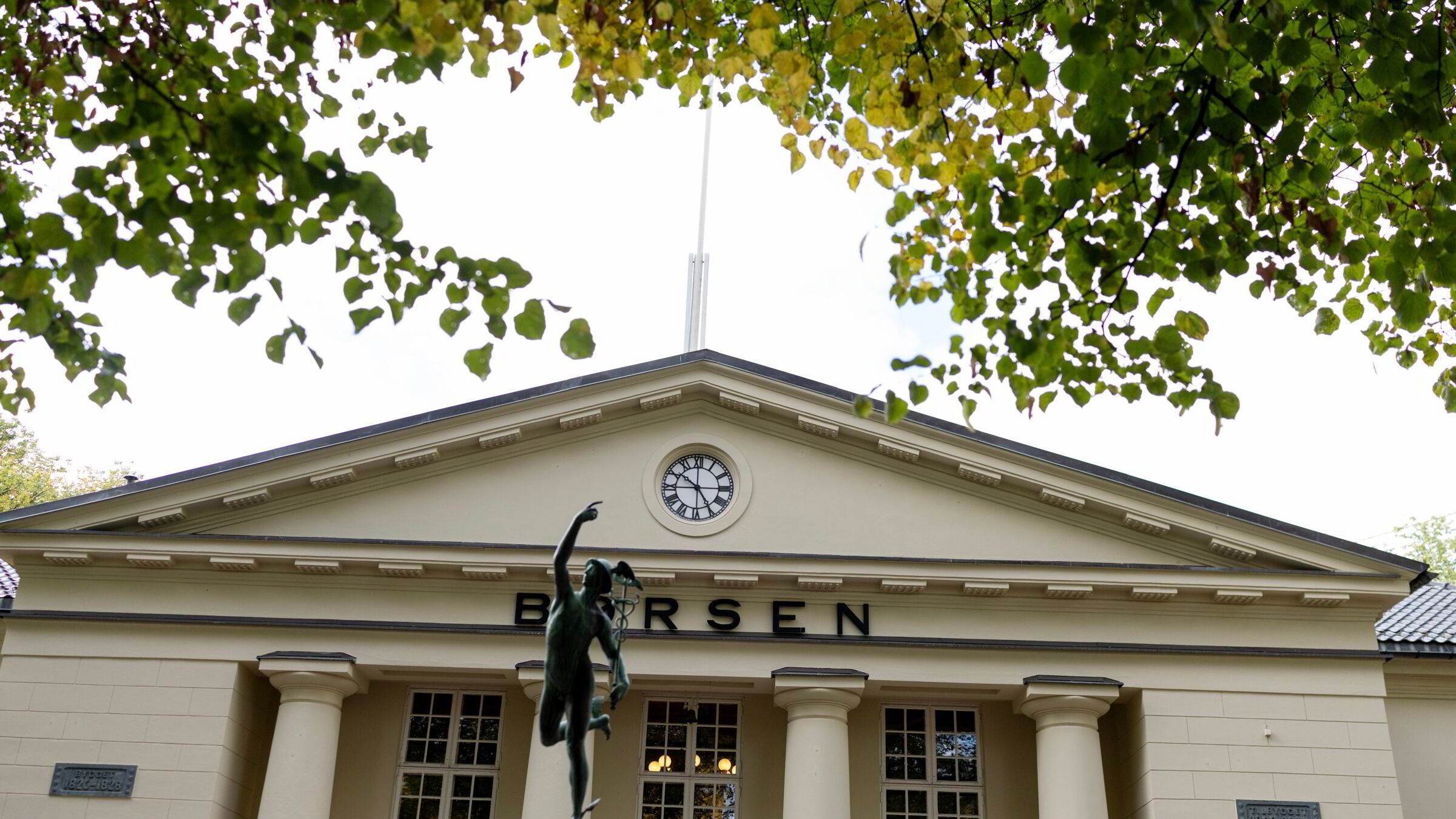 Oslo Børs kryper oppover – Vend stuper på KI-frykt