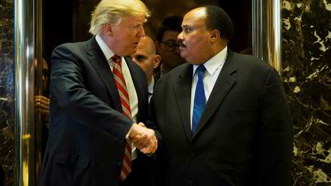 US President-elect Donald Trump shakes hands with Martin Luther King III after meeting at Trump Tower in New York City on January 16, 2017. The eldest son of American civil rights icon Martin Luther King Jr. met with US President-elect on the national holiday observed in remembrance of his late father. / AFP PHOTO / DOMINICK REUTER Foto: DOMINICK REUTER