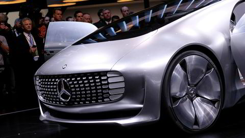 Politiet har gått til razziaer mot Mercedes-Benz-eier Daimlers kontorer over hele Tyskland i forbindelse med den store utslippsvindelskandalen som rir bilbransjen. Her Mercedez-Benz' førerløse elbil F015.